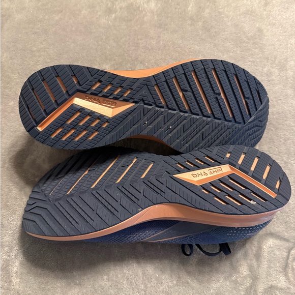 Brooks Levitate Women's Navy and Rose Gold Running Sneakers - Picture 2 of 4